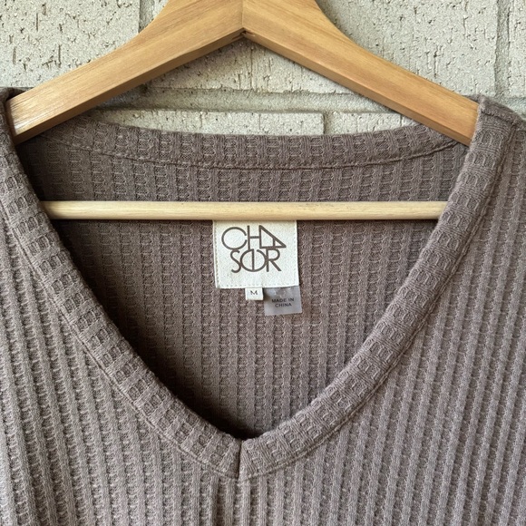Chaser Women’s Tan Taupe Waffle Knit V-Neck Top | Sz Medium - Picture 3 of 6